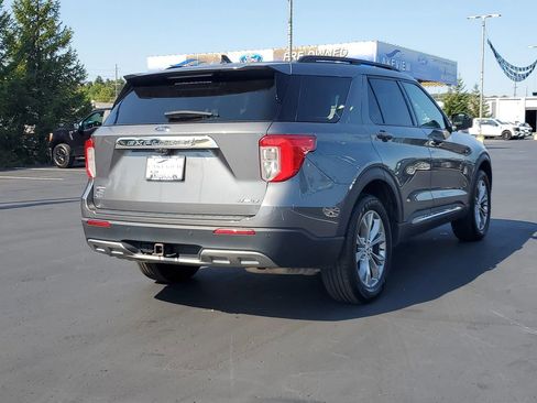 Certified 2022 Ford Explorer XLT w/ Equipment Group 202A image 3