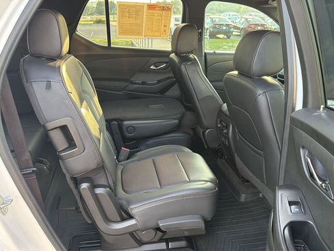Used 2022 Chevrolet Traverse High Country FWD image 13