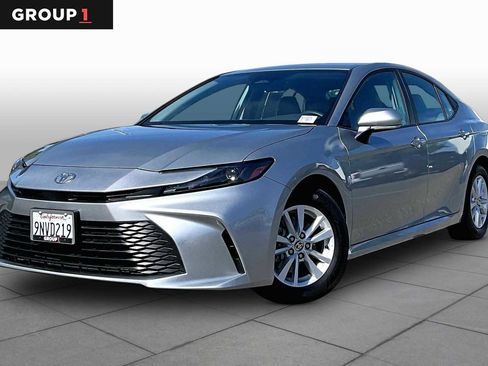 Used 2025 Toyota Camry LE w/ Convenience Package image 1