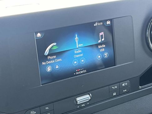 Used 2022 Mercedes-Benz Sprinter 2500 image 28