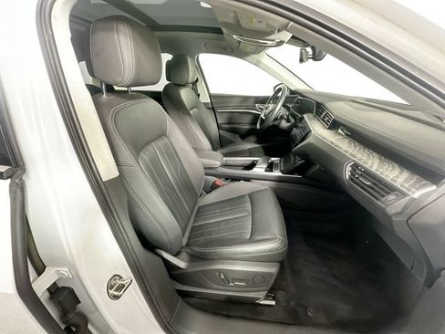 Used 2021 Audi e-tron Premium w/ Convenience Plus Package AWD/4WD image 30