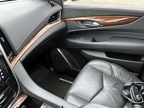 Used 2017 Cadillac Escalade ESV Premium Luxury image 32