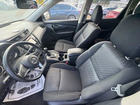 Used 2020 Nissan Rogue SV image 18