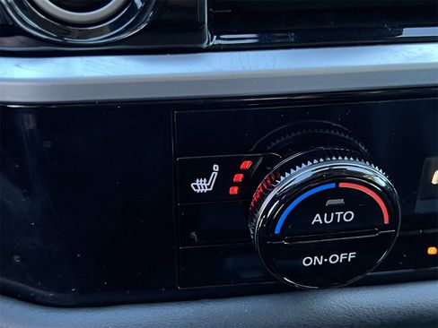 Certified 2024 Nissan Pathfinder SL image 18