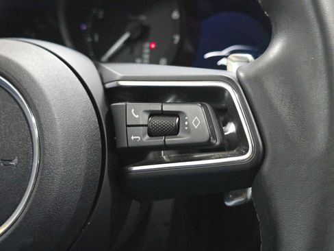 Used 2025 Porsche Macan AWD/4WD image 28