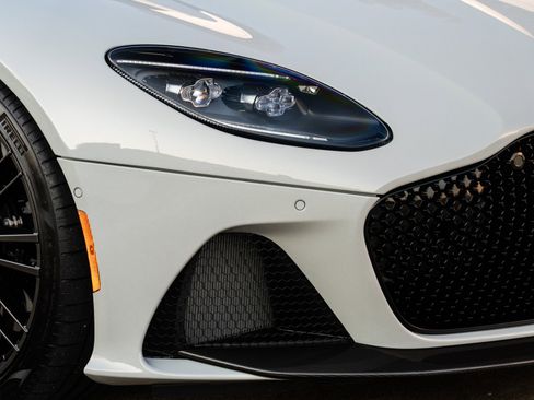 Used 2023 Aston Martin DBS Volante image 33