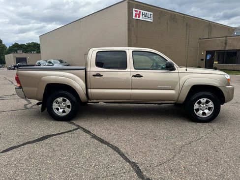 Used 2006 Toyota Tacoma PreRunner RWD image 11