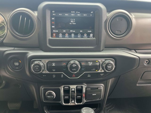Used 2022 Jeep Wrangler Unlimited Sport AWD/4WD image 24