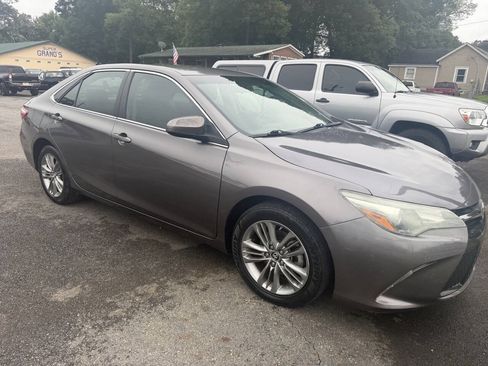 Used 2015 Toyota Camry SE FWD image 7
