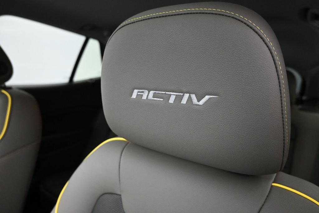 Used 2026 Chevrolet Trax ACTIV w/ Sunroof Package FWD image 9