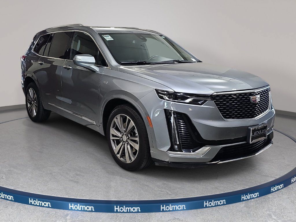 Used 2025 Cadillac XT6 Premium Luxury AWD/4WD image 4
