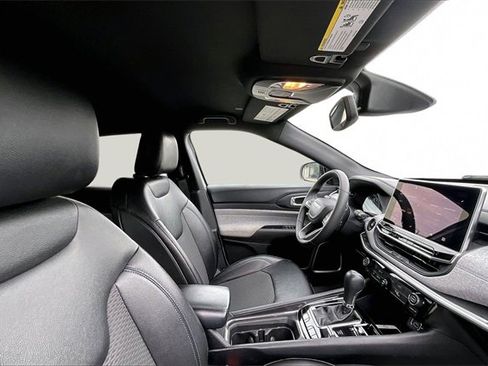 Used 2024 Jeep Compass Latitude image 27