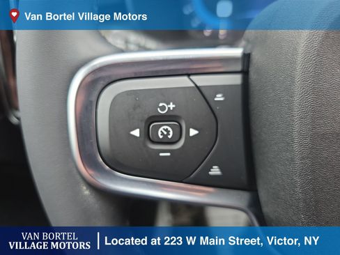 Used 2023 Volvo XC40 B5 Ultimate image 16