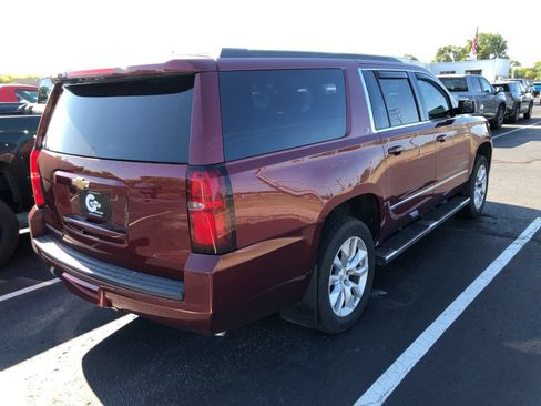 Used 2019 Chevrolet Suburban LT w/ LT Signature Package AWD/4WD image 4