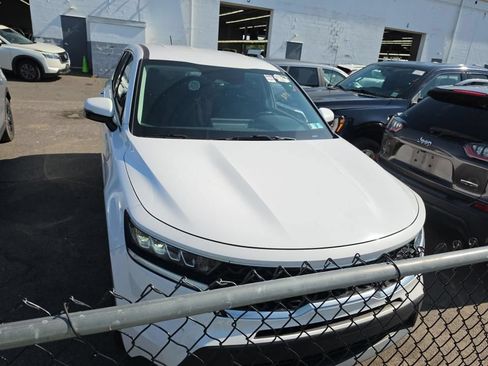 Used 2021 Kia Sorento LX AWD/4WD image 2