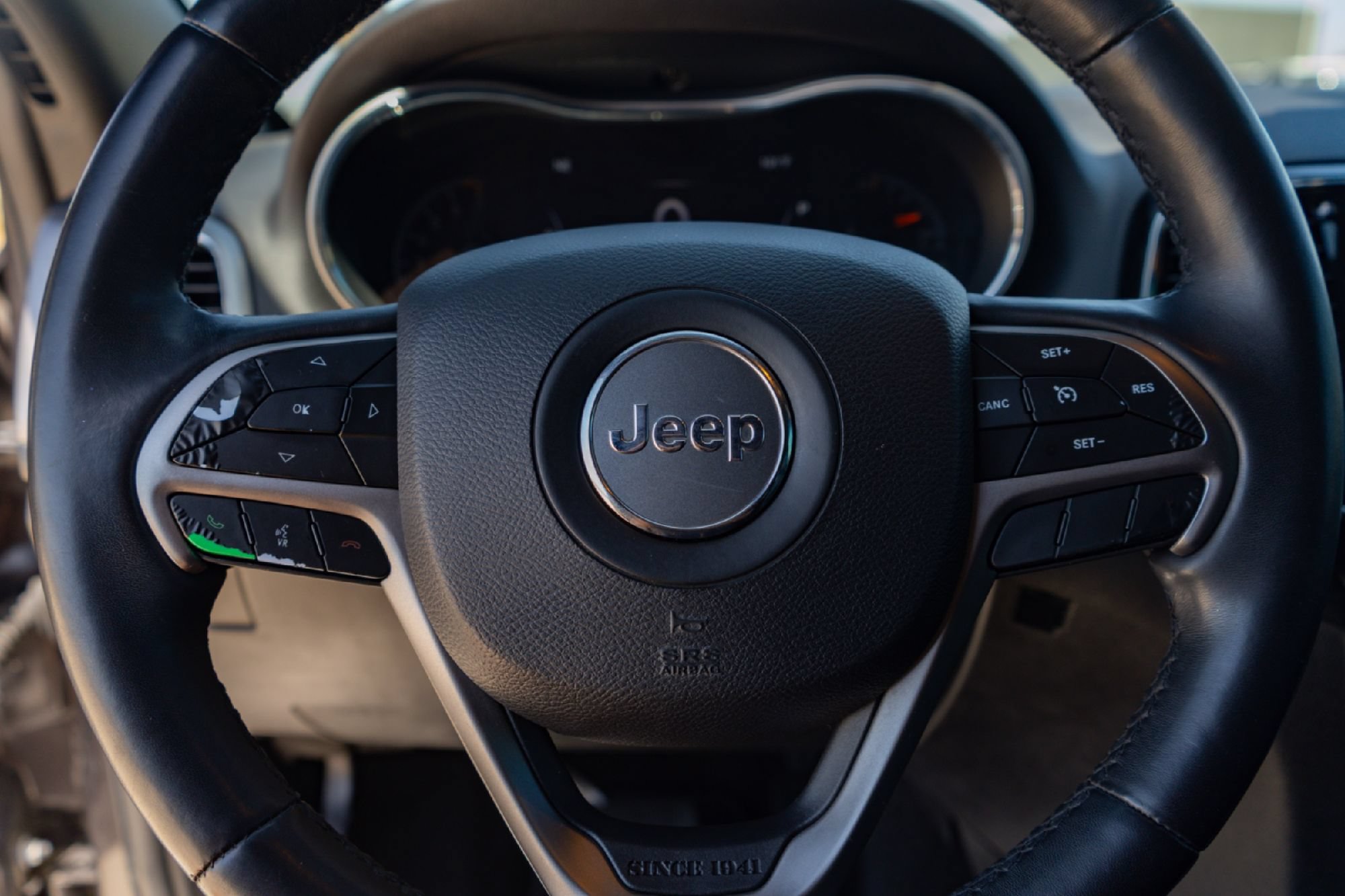 Used 2019 Jeep Grand Cherokee Altitude RWD image 11