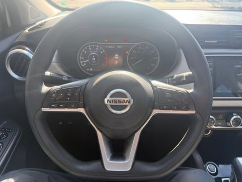 Certified 2021 Nissan Versa SV FWD image 18