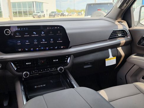 New 2026 Chevrolet Suburban LT image 27