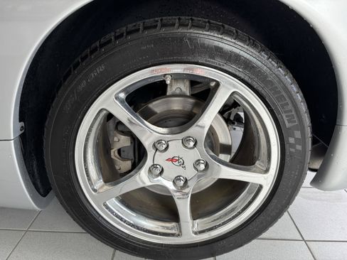 Used 2002 Chevrolet Corvette Coupe w/ Preferred Equipment Group2 RWD image 4
