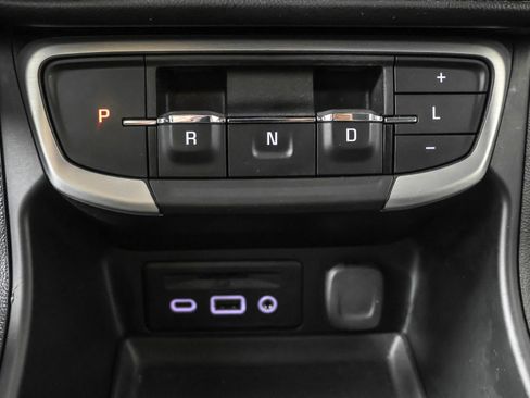 Used 2023 GMC Terrain SLT image 31