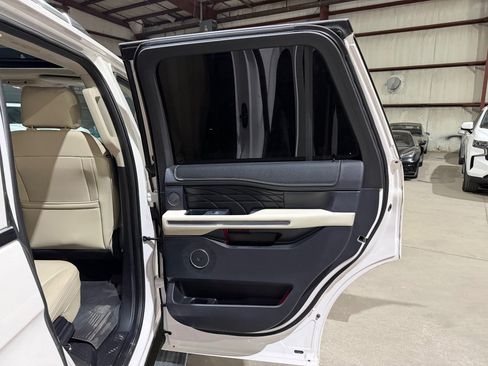 Used 2018 Ford Expedition Platinum RWD image 20