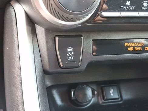 Certified 2022 Toyota RAV4 LE AWD/4WD image 29