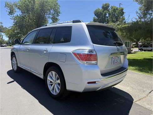 Used 2011 Toyota Highlander Limited AWD/4WD image 3
