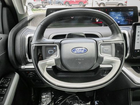 Used 2025 Ford Expedition Platinum AWD/4WD image 18