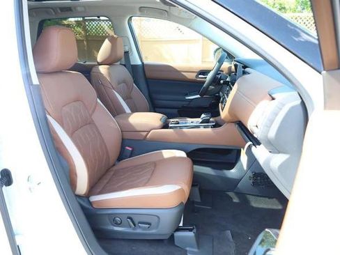 New 2026 Nissan Pathfinder Platinum AWD/4WD image 30