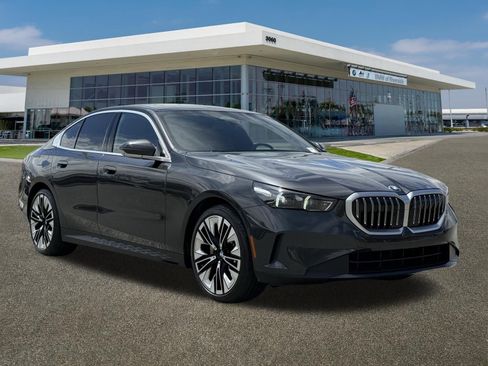 Certified 2024 BMW 530i w/ Premium Package RWD image 2