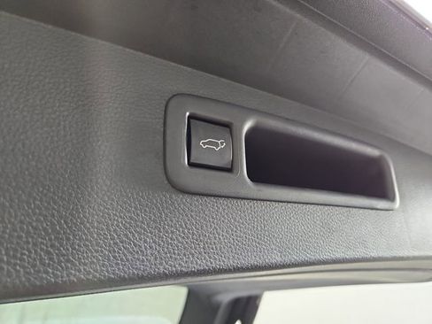 Used 2025 Toyota Highlander Platinum image 36