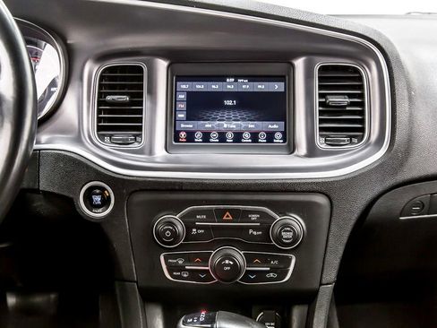 Used 2021 Dodge Charger SXT w/ Leather Interior Group RWD image 17