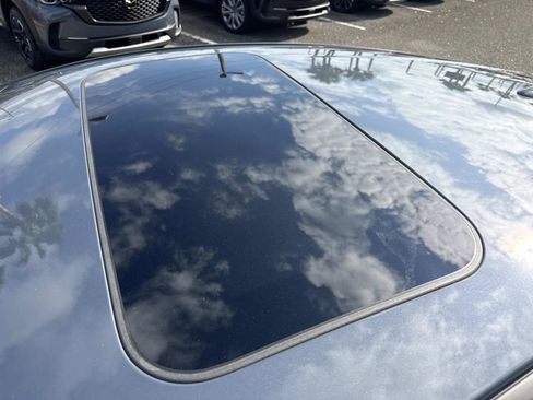 Used 2025 MAZDA MAZDA3 2.5 S Hatchback w/ Premium Pkg image 11