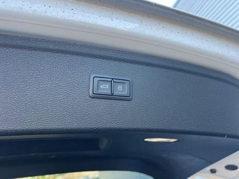 Used 2022 Audi Q5 2.0T Premium w/ Convenience Package image 37