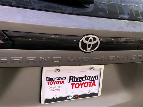 Used 2025 Toyota Grand Highlander Limited image 31