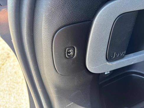 Used 2016 Jeep Cherokee Latitude w/ Comfort/Convenience Group AWD/4WD image 27
