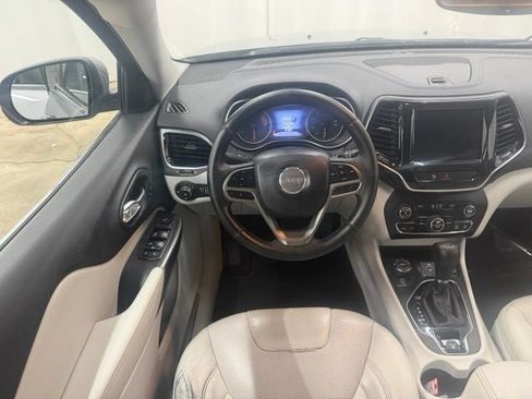 Used 2019 Jeep Cherokee Limited AWD/4WD image 10