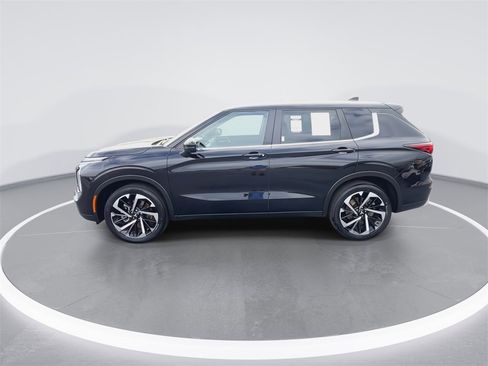 Used 2022 Mitsubishi Outlander SE image 5