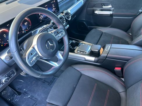 Used 2022 Mercedes-Benz GLB 250 4MATIC image 10