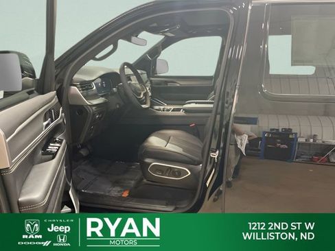 New 2026 Jeep Grand Wagoneer Limited AWD/4WD image 16
