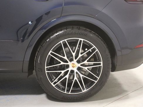 Used 2024 Porsche Cayenne Coupe AWD/4WD image 36