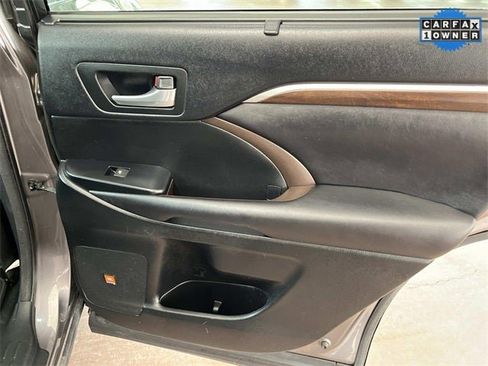 Used 2016 Toyota Highlander Limited image 22