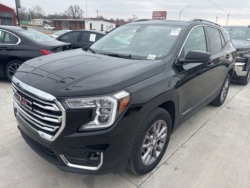 Used 2023 GMC Terrain SLT w/ Infotainment Package II image 2