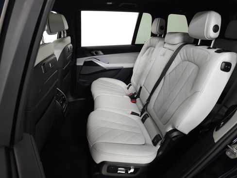 Used 2026 BMW X7 xDrive40i w/ M Sport Package image 41