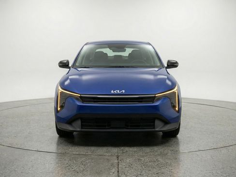 Used 2025 Kia K4 LXS image 2