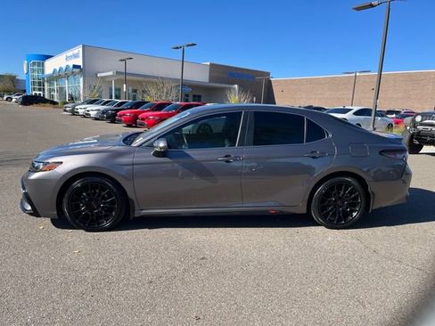 Used 2021 Toyota Camry SE w/ TRD Appearance Package (TMS) image 8