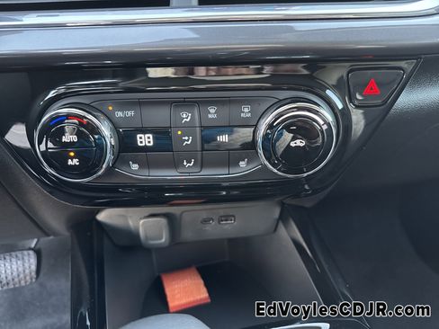 Used 2025 Chevrolet Trax ACTIV image 34