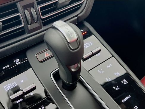 New 2026 Porsche Macan Base image 19