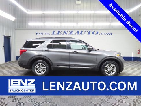 Used 2023 Ford Explorer XLT image 1