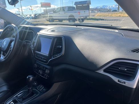 Used 2022 Jeep Cherokee Latitude w/ Sun & Sound Group AWD/4WD image 17